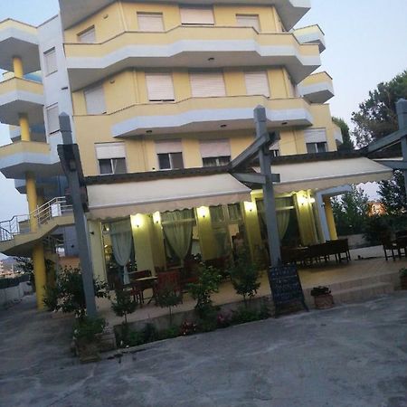 Hotel Albania Golem Exterior photo